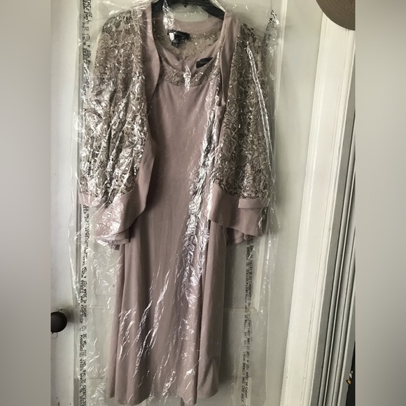 NWT R & M Richard  2 pc Mother of the bride outfits, size:: 14, 52 “ long. - Picture 11 of 16